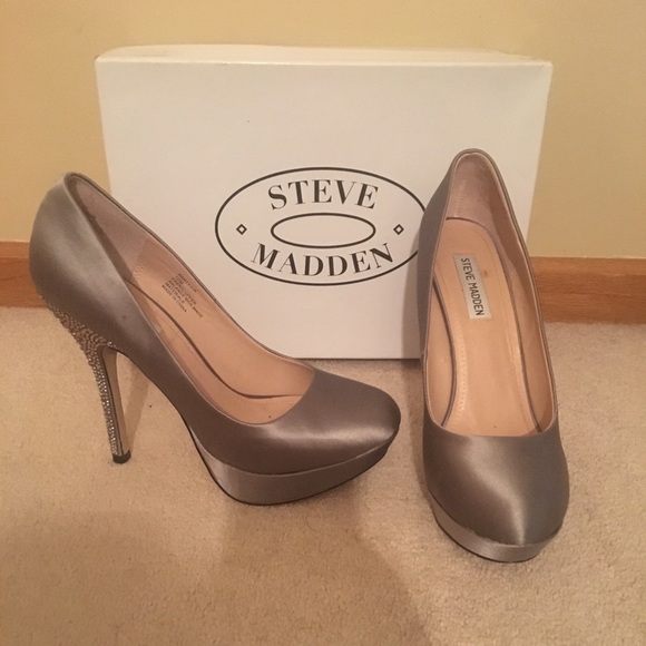 Steve Madden silver satin rhinestone heel - Picture 2 of 6
